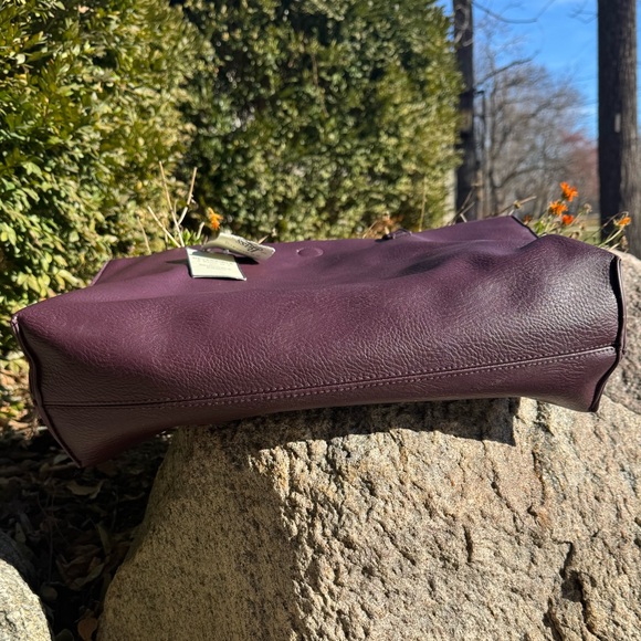 Bass reversible tote with detachable pouch wine/beige 18x14 NWT - Picture 6 of 7